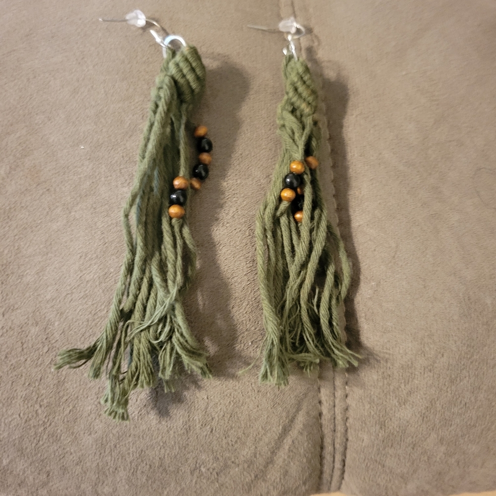 Paparazzi beach bash green earrings